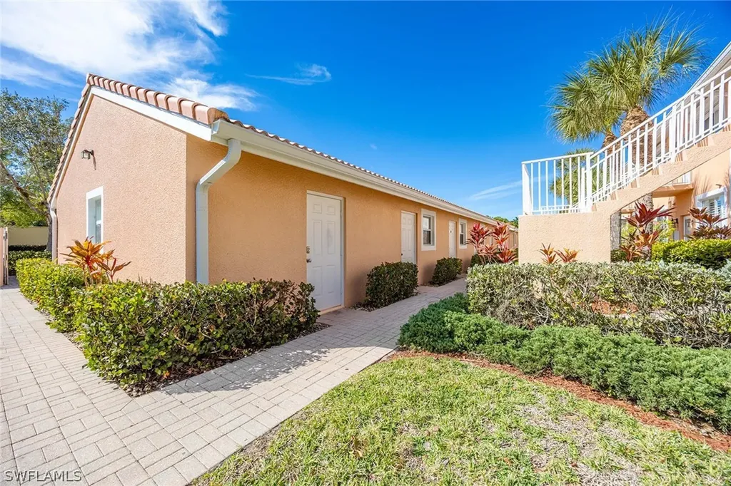 6830 Beach Resort Drive Naples FL 34114