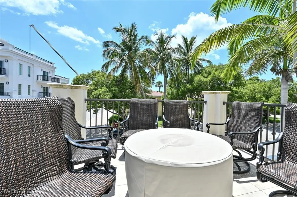 433 5th Street S Naples FL 34102