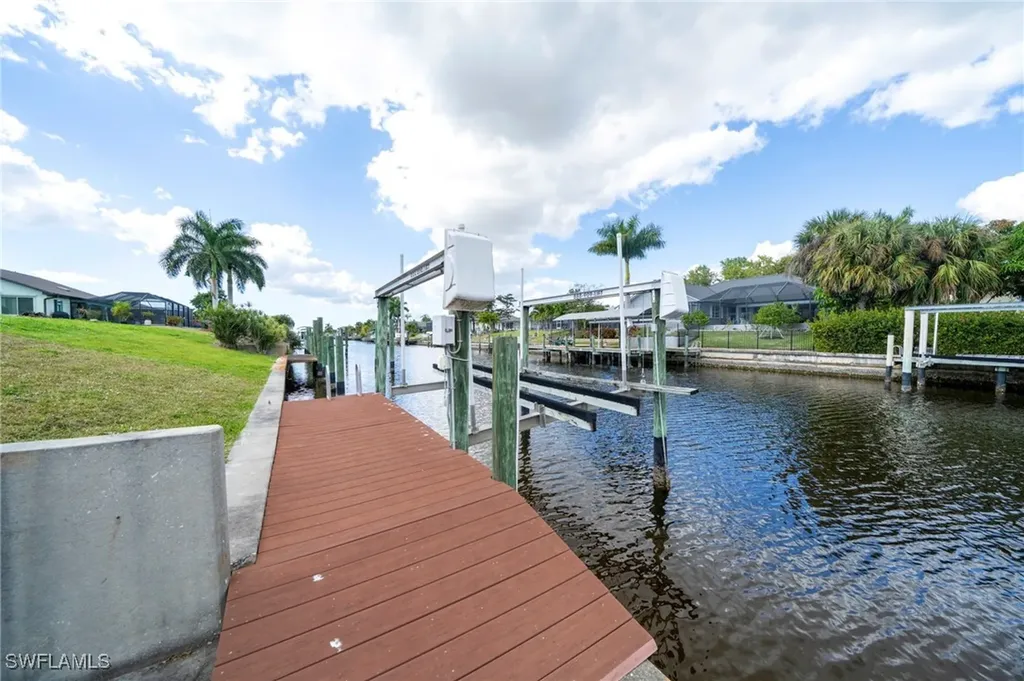 1433 SE 28th Terrace Cape Coral FL 33904