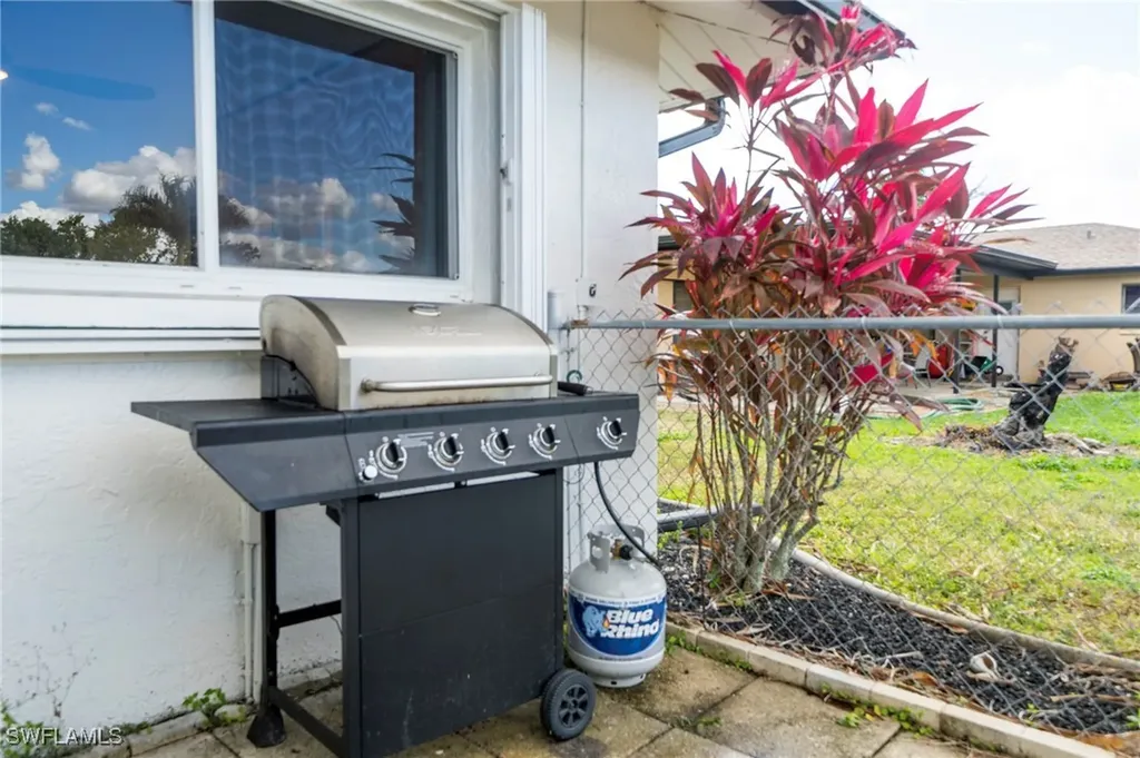 1433 SE 28th Terrace Cape Coral FL 33904