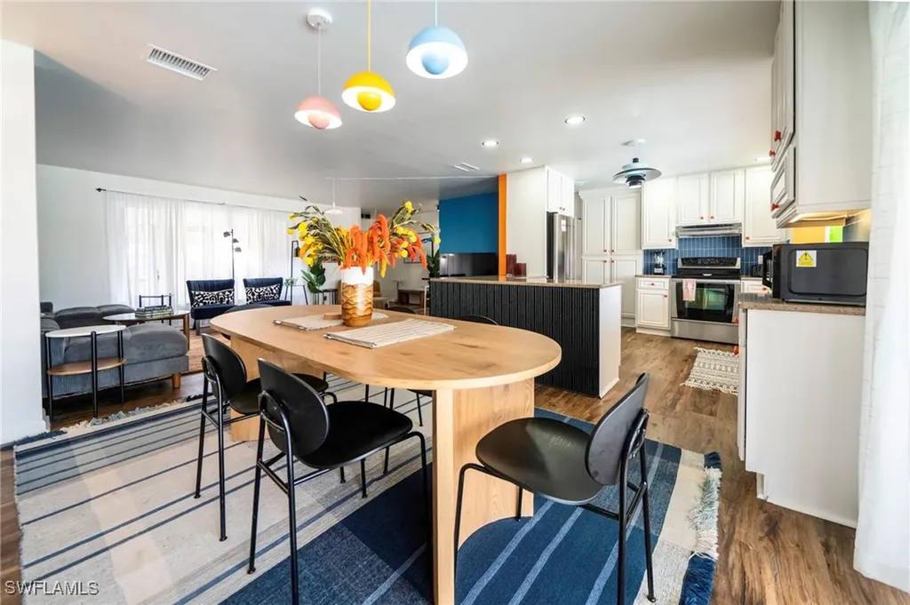 1433 SE 28th Terrace Cape Coral FL 33904