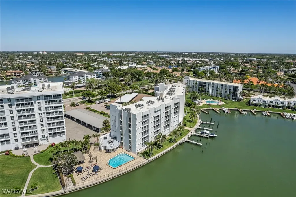 300 Park Shore Drive Naples FL 34103