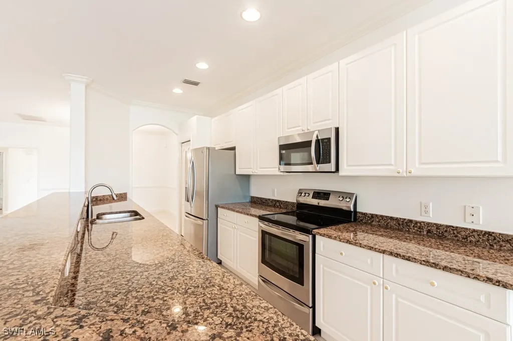 2103 Crestview Way Naples FL 34119