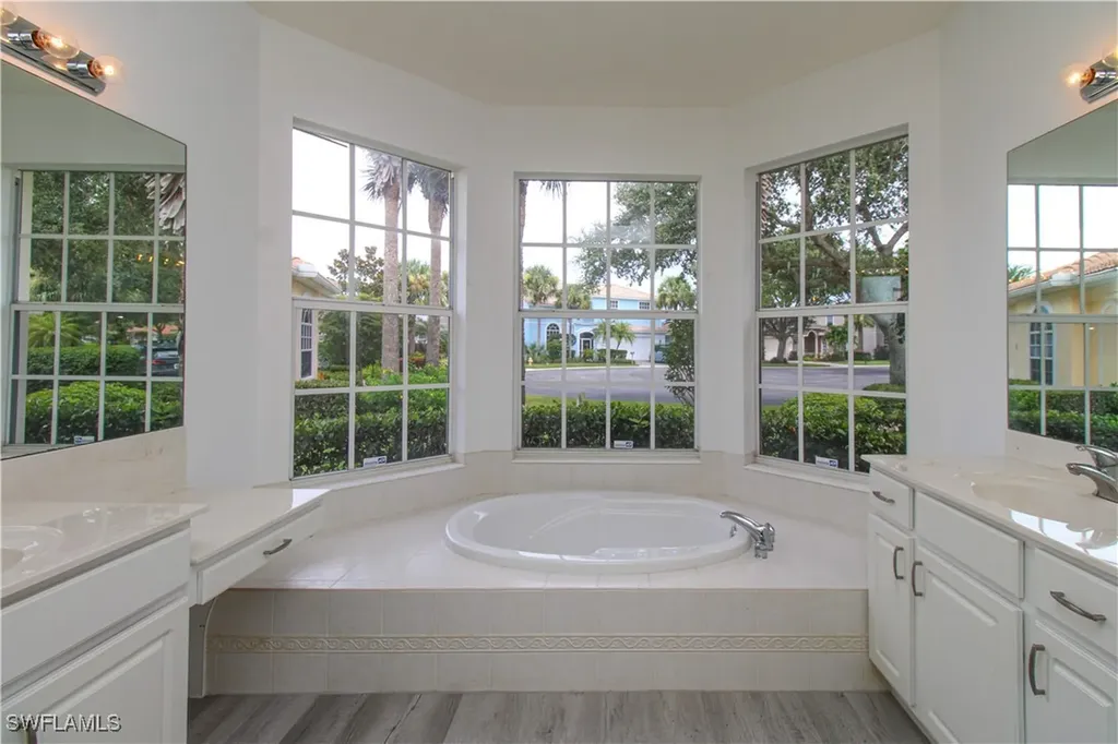 3927 Aurora Court Naples FL 34116