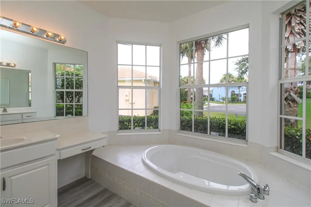 3927 Aurora Court Naples FL 34116