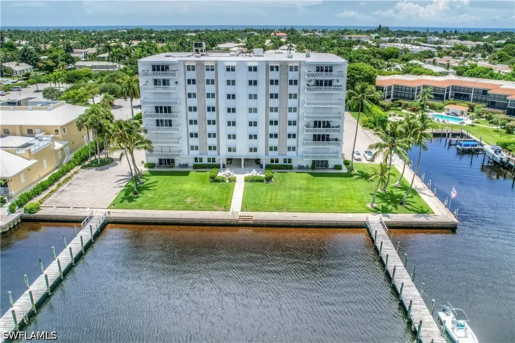 1325 7th Street S Naples FL 34102