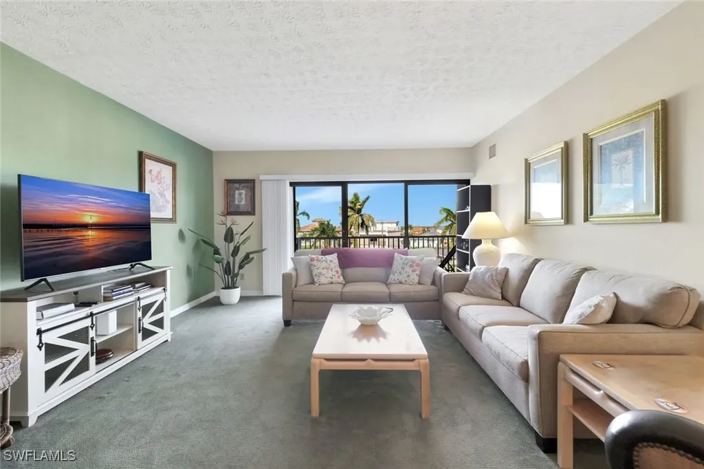 60 Pelican Street W Naples FL 34113