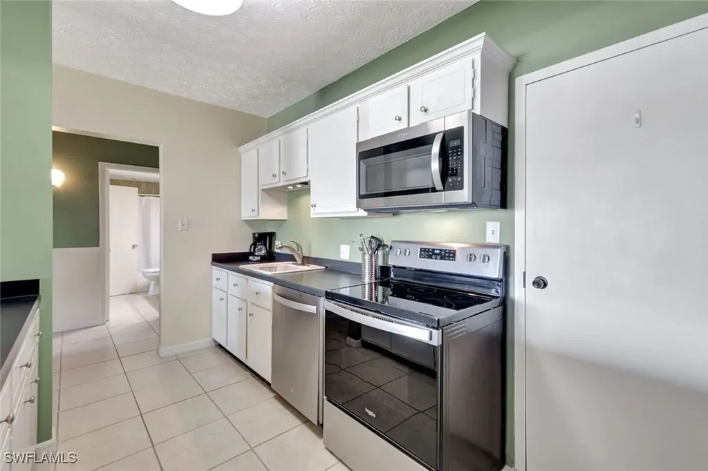 60 Pelican Street W Naples FL 34113