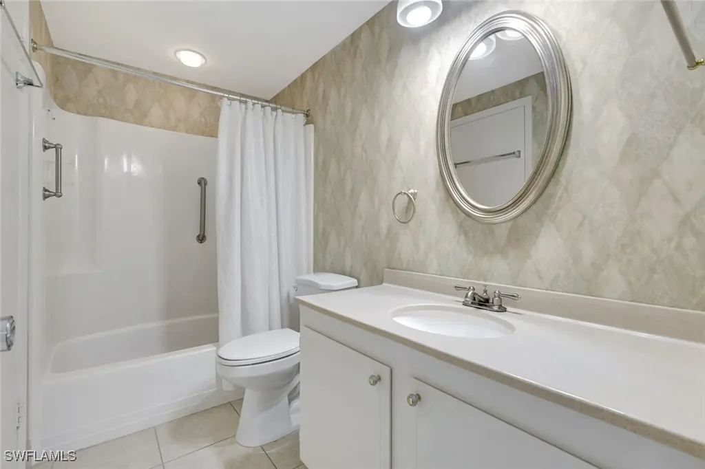 60 Pelican Street W Naples FL 34113