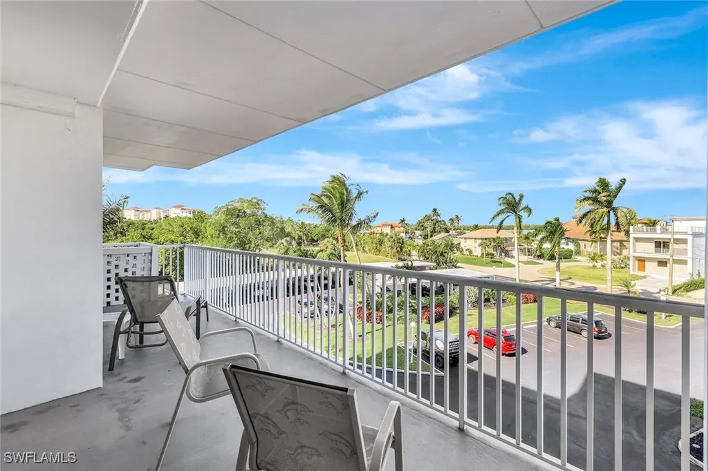 60 Pelican Street W Naples FL 34113