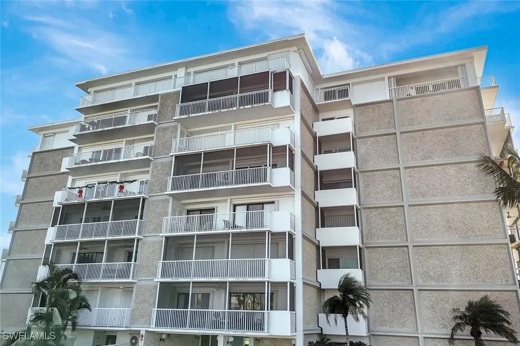 60 Pelican Street W Naples FL 34113