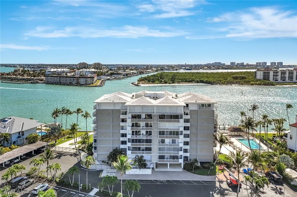 60 Pelican Street W Naples FL 34113