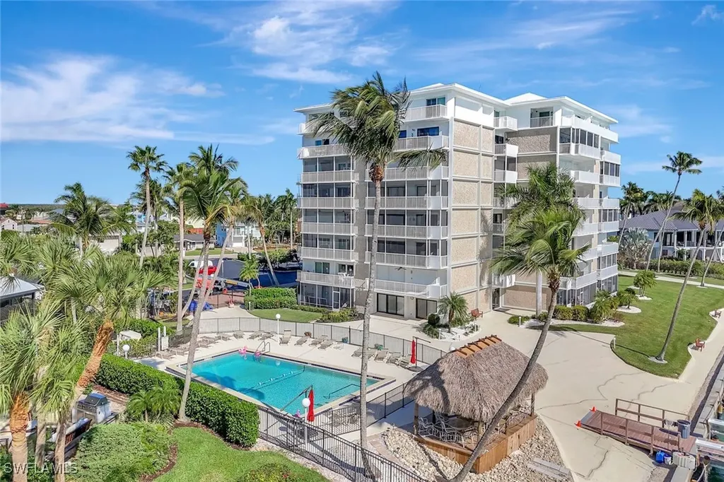 60 Pelican Street W Naples FL 34113