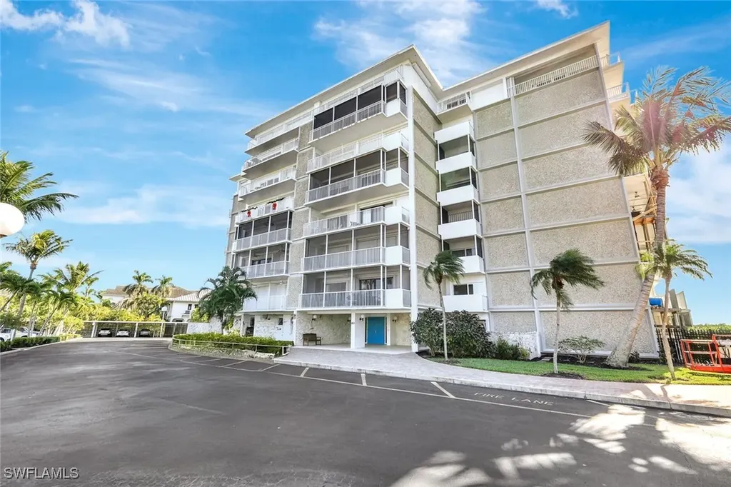 60 Pelican Street W Naples FL 34113