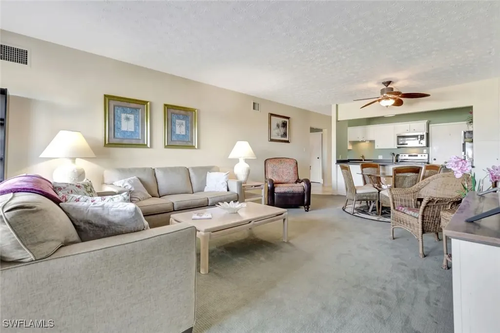 60 Pelican Street W Naples FL 34113