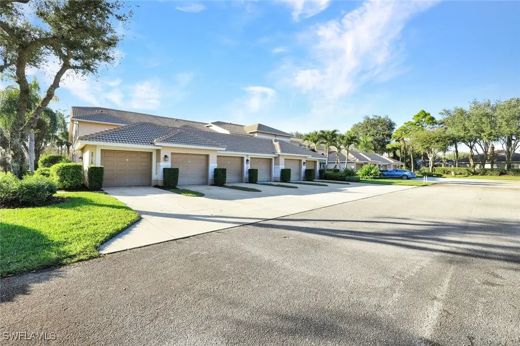 3715 Buttonwood Way Naples FL 34112