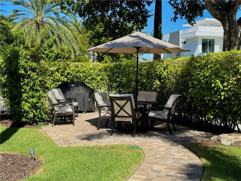 960 7th Street S Naples FL 34102