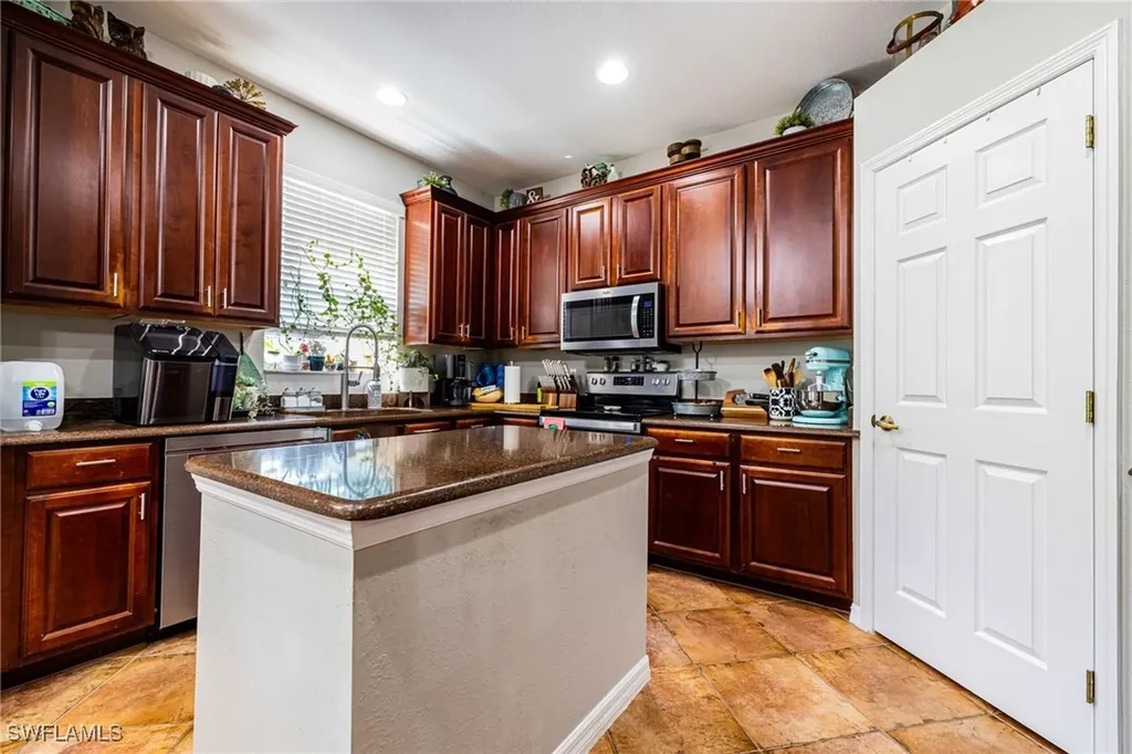 14077 Danpark Loop Fort Myers FL 33912