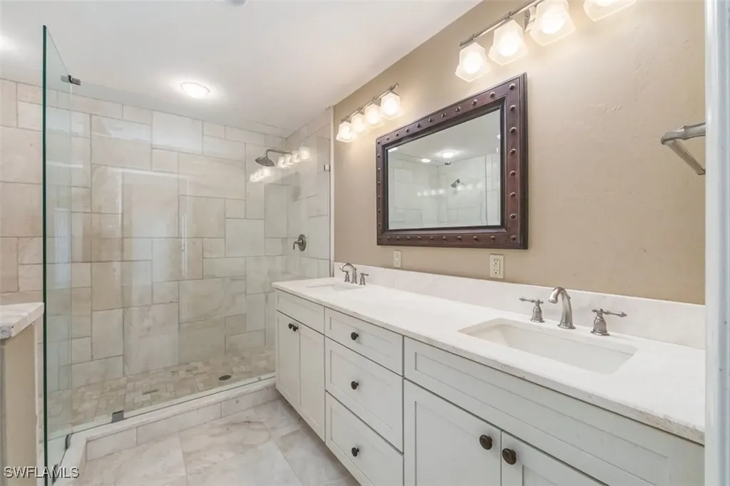 25 Grey Wing Point Naples FL 34113