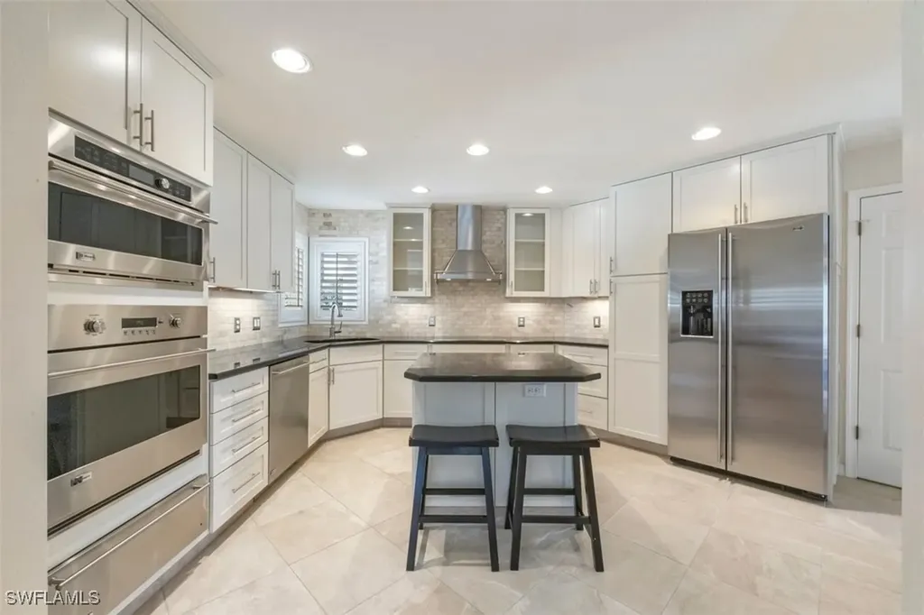 25 Grey Wing Point Naples FL 34113