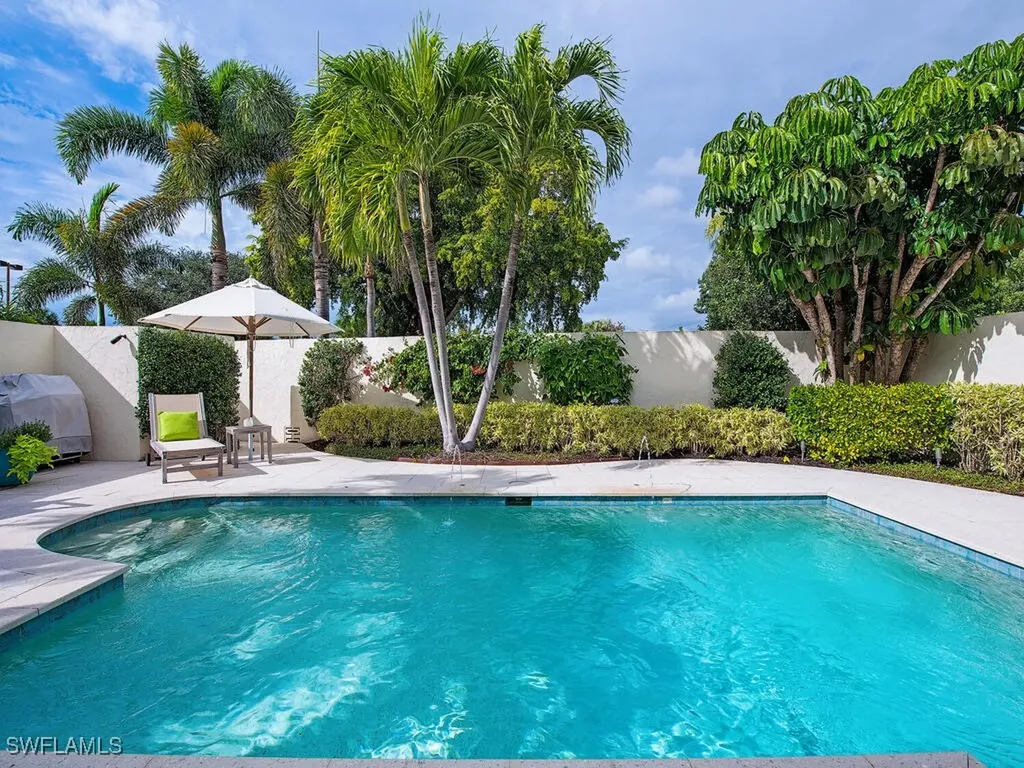 32 Las Brisas Way Naples FL 34108