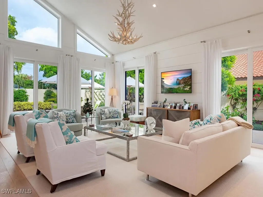 32 Las Brisas Way Naples FL 34108