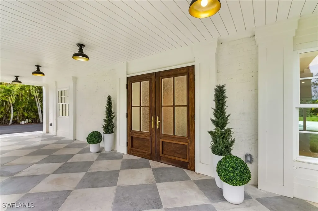 6155 Standing Oaks Lane Naples FL 34119