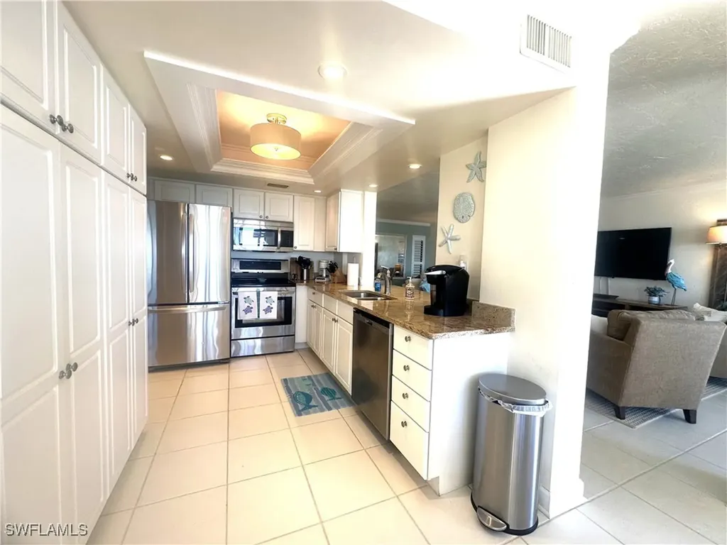 10475 Gulf Shore Drive Naples FL 34108-2053