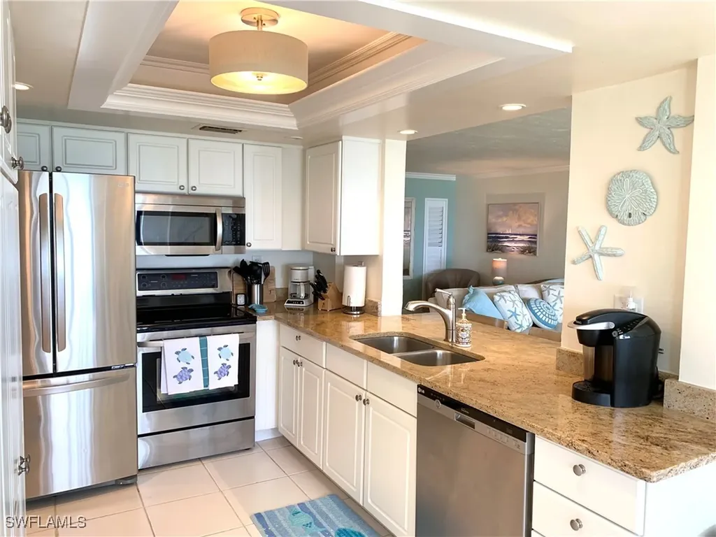 10475 Gulf Shore Drive Naples FL 34108-2053