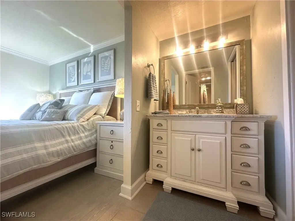 10475 Gulf Shore Drive Naples FL 34108-2053