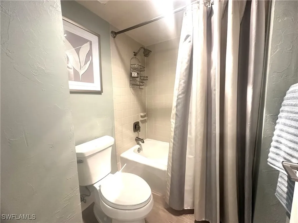 10475 Gulf Shore Drive Naples FL 34108-2053