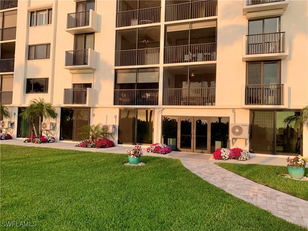 10475 Gulf Shore Drive Naples FL 34108-2053