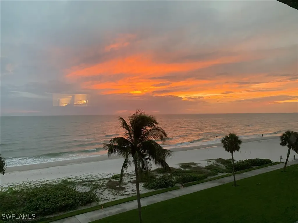 10475 Gulf Shore Drive Naples FL 34108-2053