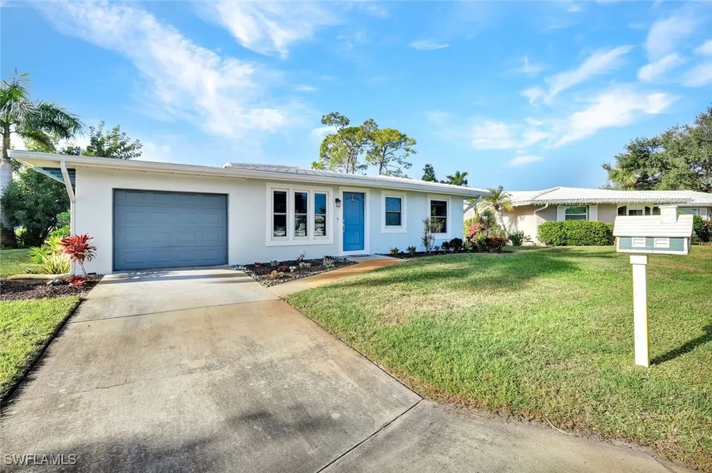 54 Hilo Court Naples FL 34112