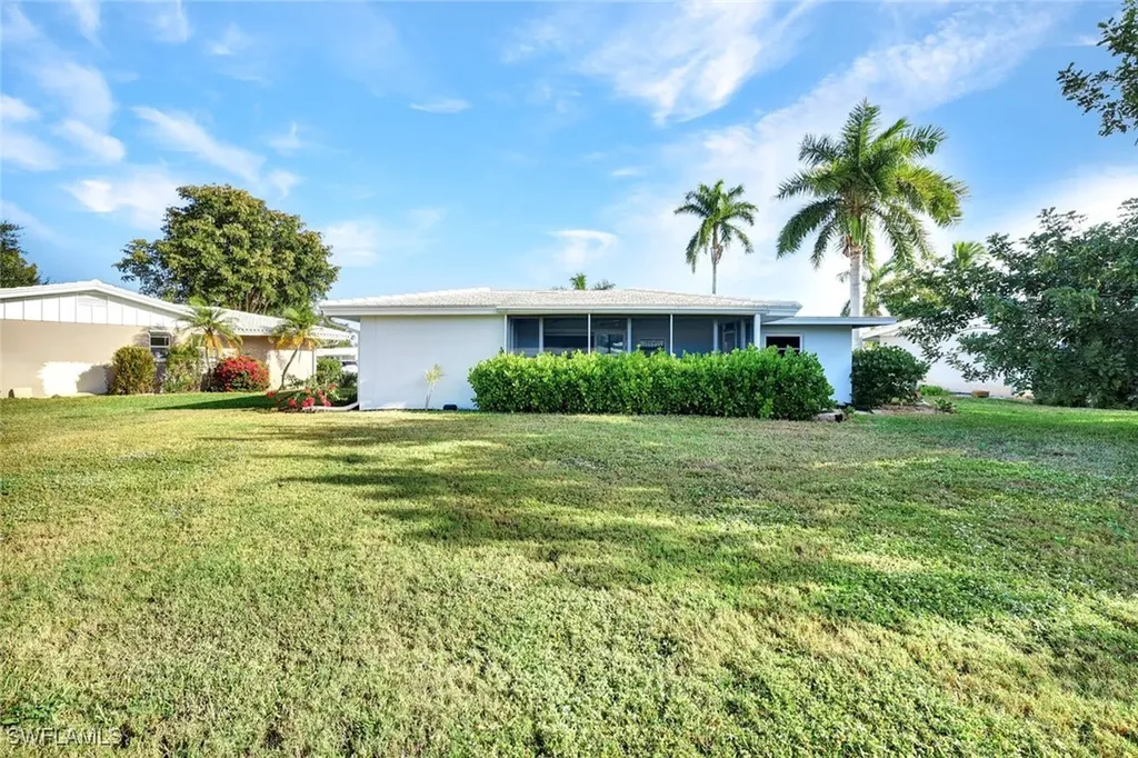 54 Hilo Court Naples FL 34112