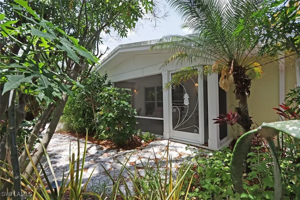 361 1st Avenue N Naples FL 34102
