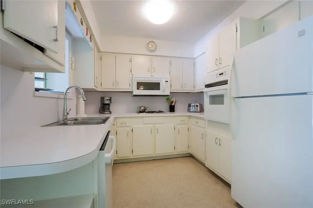 361 1st Avenue N Naples FL 34102