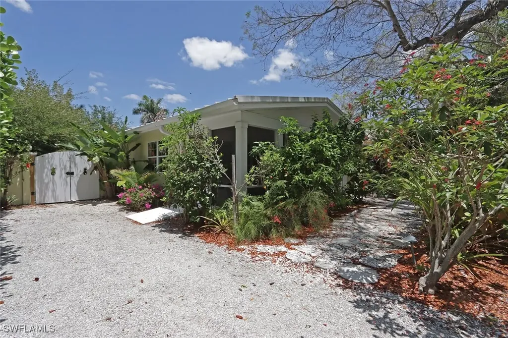 361 1st Avenue N Naples FL 34102