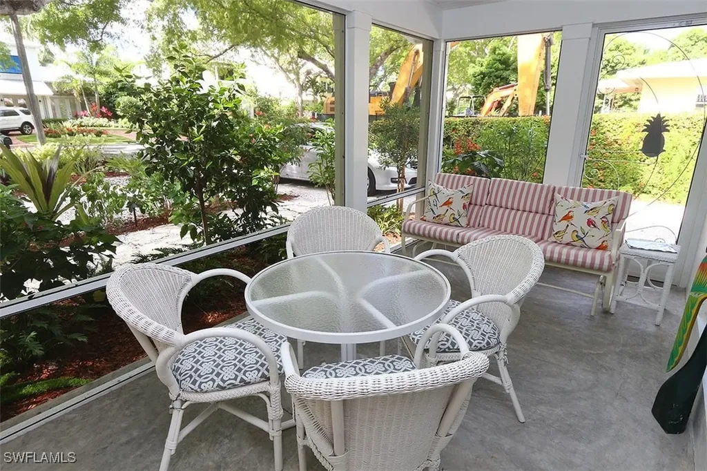361 1st Avenue N Naples FL 34102
