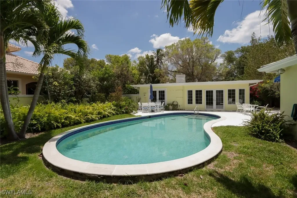 361 1st Avenue N Naples FL 34102