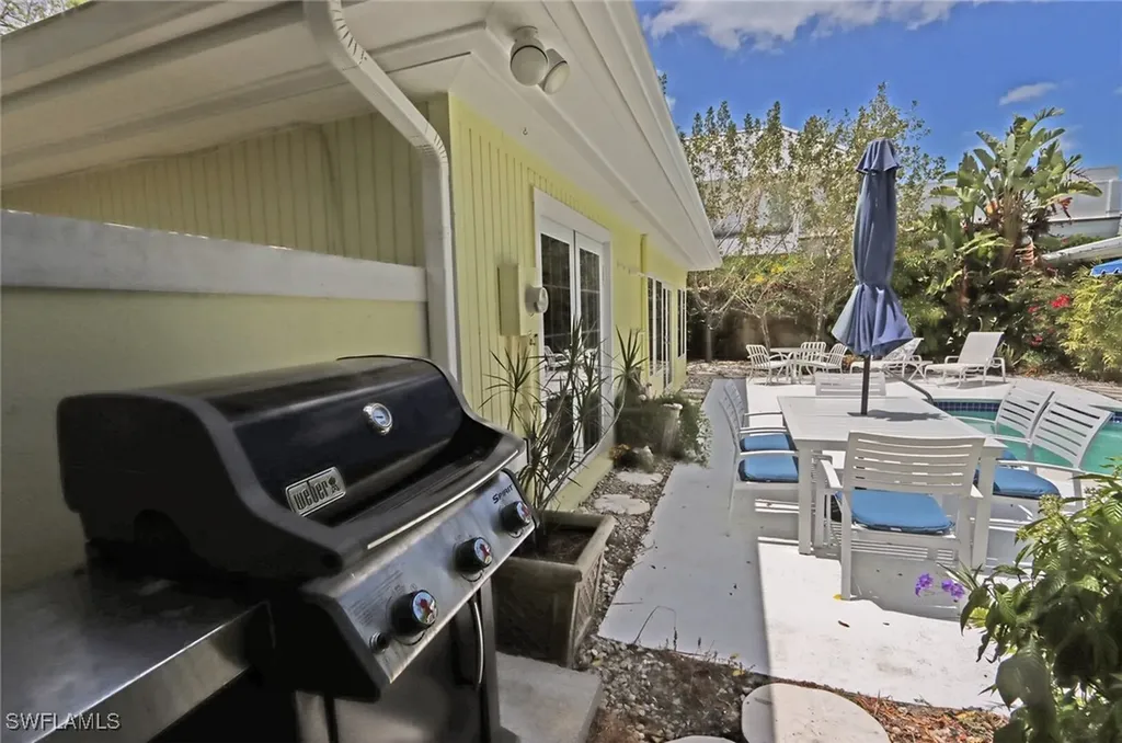 361 1st Avenue N Naples FL 34102