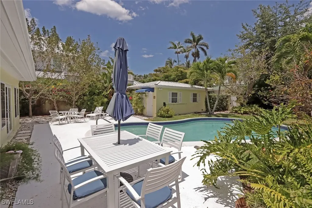 361 1st Avenue N Naples FL 34102