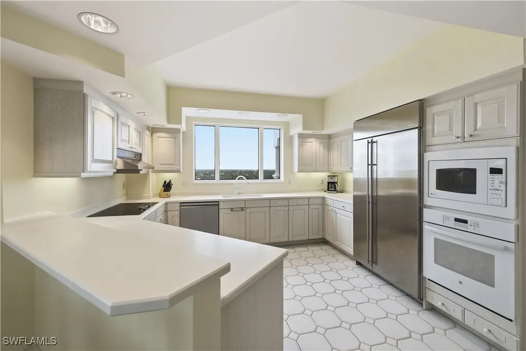 8990 Bay Colony Drive Naples FL 34108