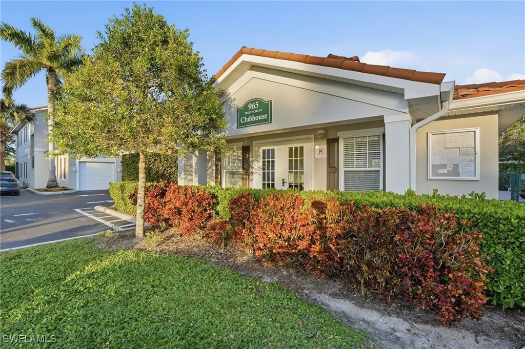 970 Peggy Circle Naples FL 34113