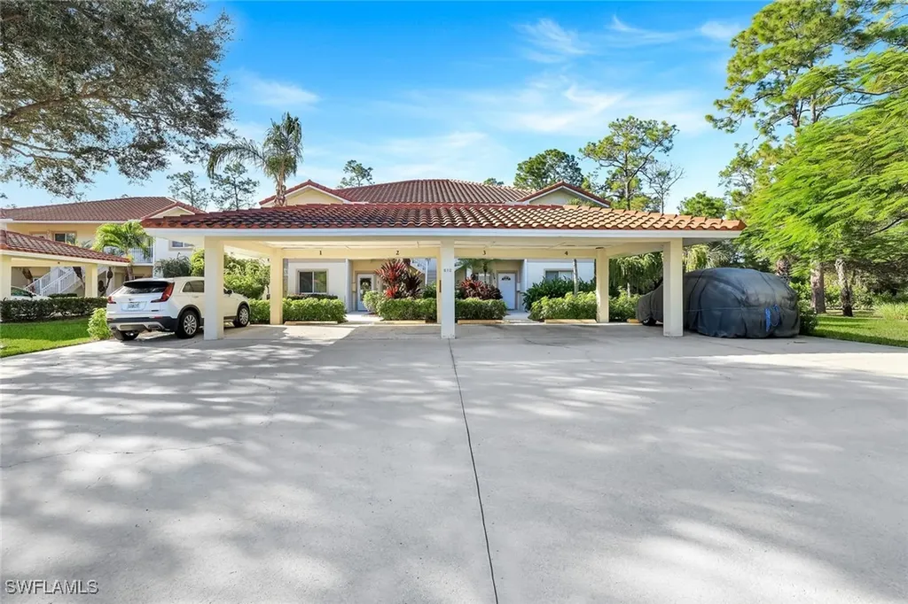 610 Luisa Court Naples FL 34104