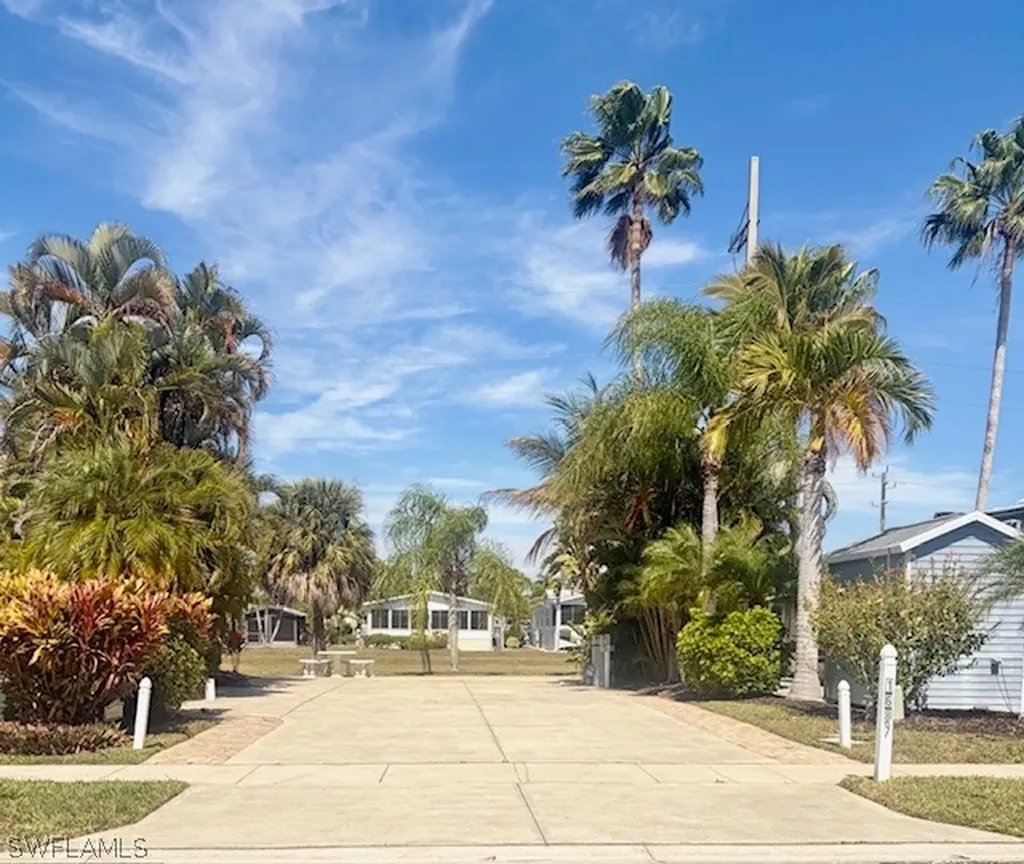 1687 Diamond Lake Circle Naples FL 34114