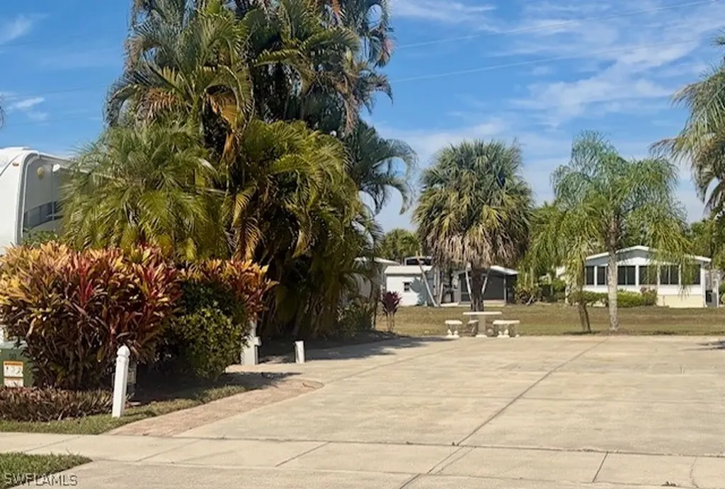 1687 Diamond Lake Circle Naples FL 34114