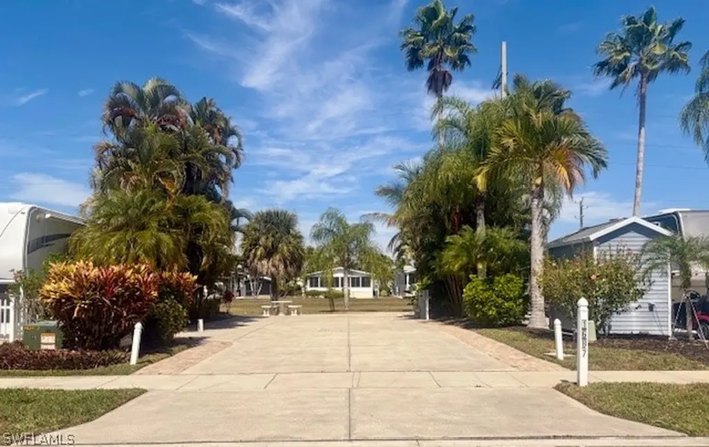 1687 Diamond Lake Circle Naples FL 34114