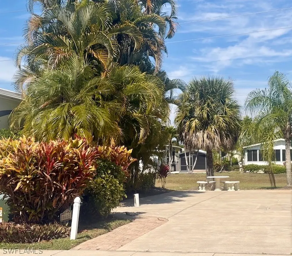 1687 Diamond Lake Circle Naples FL 34114