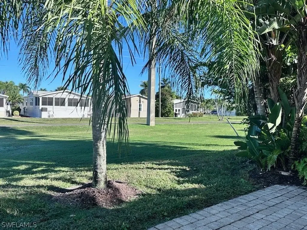 1687 Diamond Lake Circle Naples FL 34114